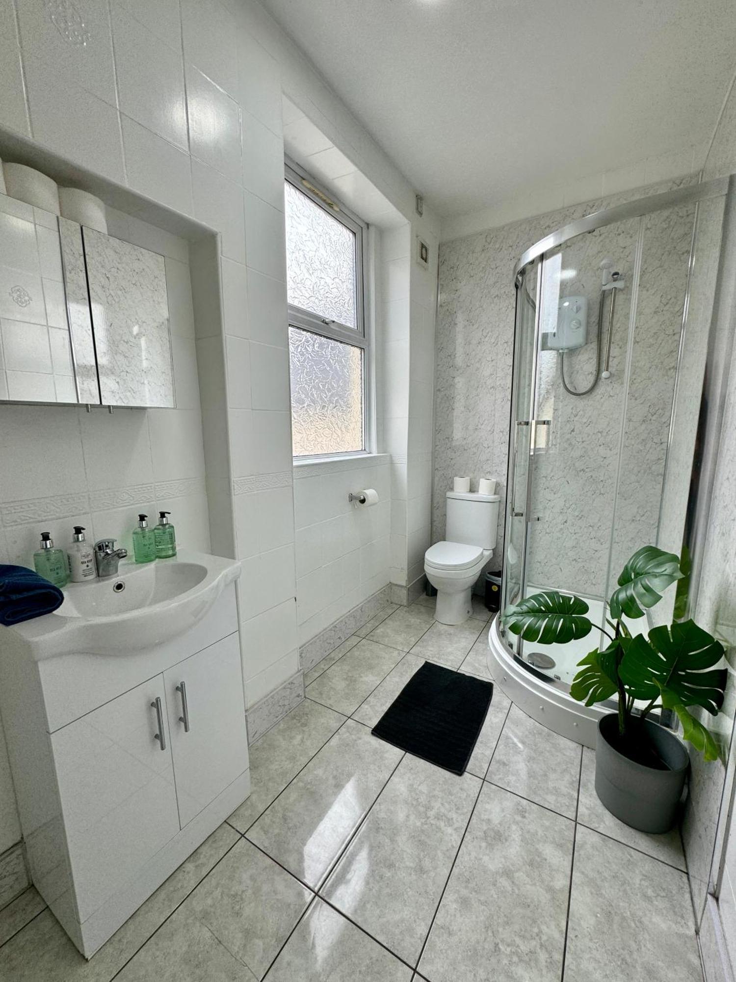 Space For Groups, 10 Mins From Queen St! Cardiff Exterior foto